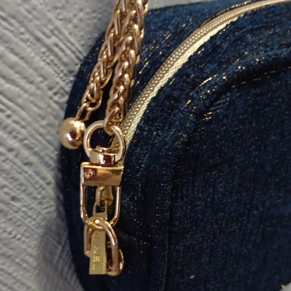 Chanel Navy Cosmetic Bag Turned Crossbody Bag with Unbranded Chain - Picture 4 of 10